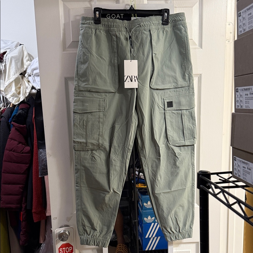 Zara Men's Light Green Cargo Pants